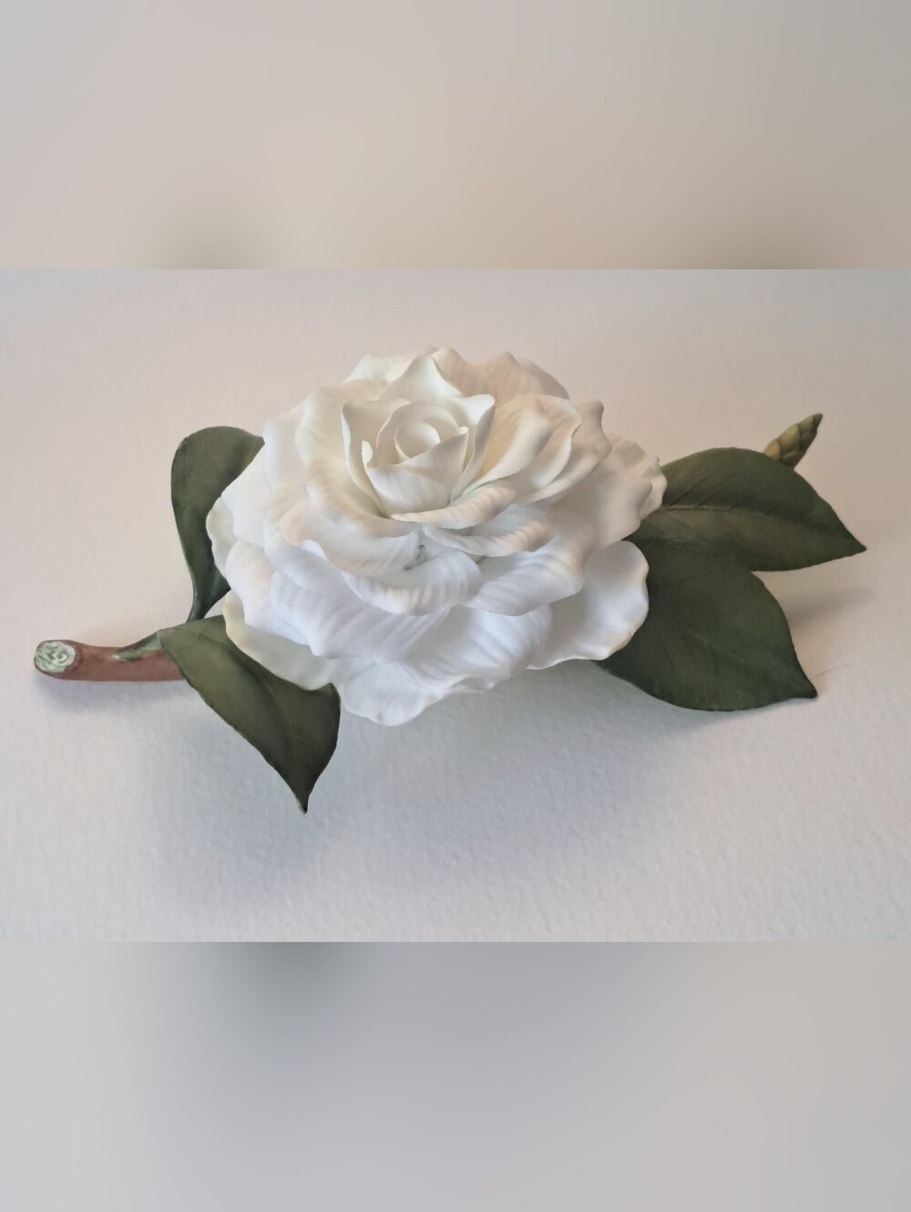 A stunning porcelain gardenia or camellia Porcelain Figurine